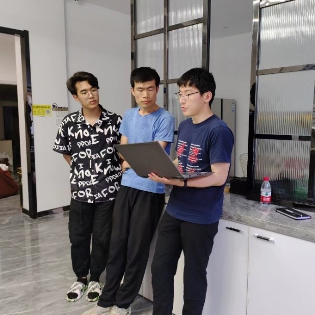 我司技術(shù)人員與客戶討論工作計(jì)劃.jpg
